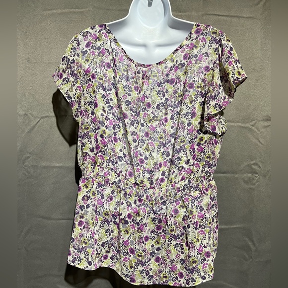 !!Host Pick!! Elle floral top - Picture 3 of 6